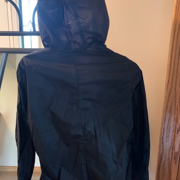 ~sold~ Lululemon | Black Breathable Jacket - Picture 5 of 5